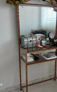 ایینه و میز