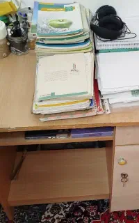 میز تحریر و کامپیوتر