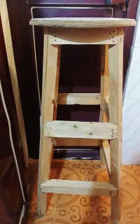 چهار پایه چوبی