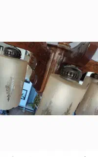 لوستر چوبی شیک طراحی روی چوب کار دست