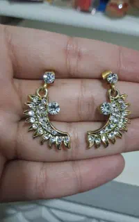 تعدادی گوشواره و گردنبند جنس خوب