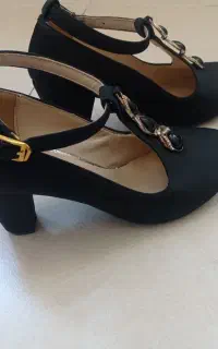 کفش نووزیباو راحت