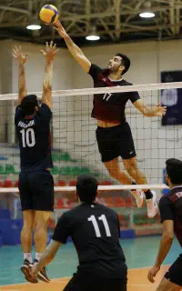 والیبال دوستانه در سالن نیکان (الهیه)