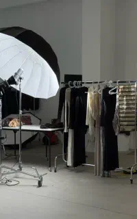 مدل خانم مسلط به زبان انگلیسی