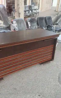 میزمدیریت ال با صندلی انتظار ۴عدد میزوسط و جکدار م