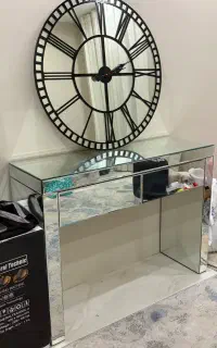 کنسول و ساعت آینه ای بسیار زیبا فقط ساعت نمادینه
