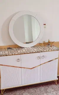 جاکفشی و میز تی وی