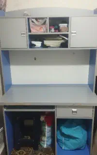 میز تحریر و کامپیوتر