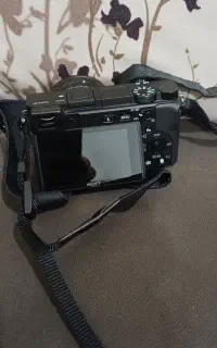 دوربین عکاسی سونی a6400 با لنز سونی fe50mm f1.8