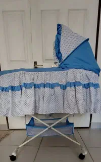 گهواره کنار تخت مادر
