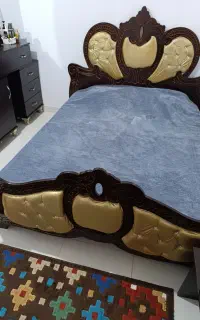 تخت خواب با چوب ضخیم وسالم