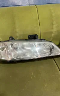 یک جفت چراغ جلو پژو پارس تمیز
