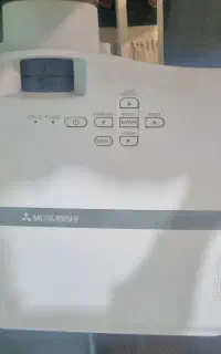 پروژکتور Mitsubishi XL2550U بسیار کم‌کار