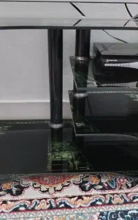میز تلویزیون شیشه ای