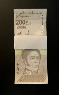 بسته صدتایی ۲۰۰ mil یا دویست هزار بولیوار ونزوئلا