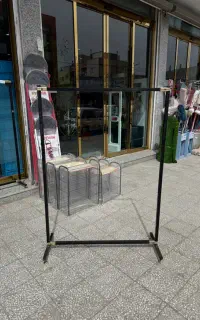 رگال جالباسی ایستاده