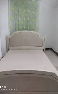 تخت دونفره همراه با میز ارایش