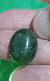 نگین یَشم کهنه باسختی۵ الی۶به وزن۲گرم۹۰۰سوت