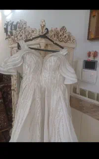 لباس عروس زیبا ۲عددبه قیمت یه اجاره