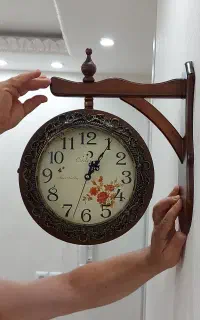 ساعت چوبی دیواری دو طرفه