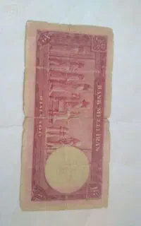 تعدادی اسکناس قدیمی