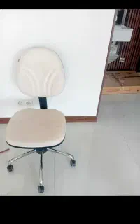 صندلی چرخان شرکتی رنگ خاص وکنار سالنی