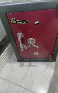 گاو صندوق ب فروش میرسد.