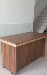 میز مدیریت کاملا نو هست بدون خط خش