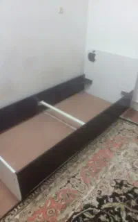 تخت خواب 1 نفره با تشک در حد نو