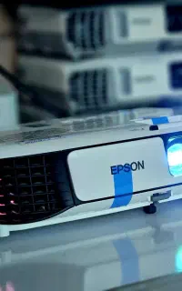 دیتا ویدئو پروژکتور درحد نو تمیز مناسب همه محیط ها