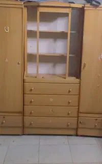 تلویزیون و کمد سه تیکه