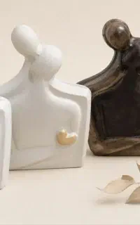 مجسمه آغوش