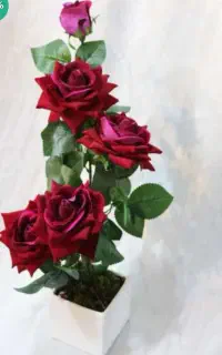 گلدان و‌گل مصنوعی زیبا