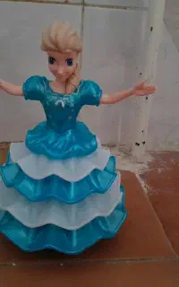 عروسک لاریگو