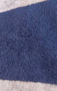 دو عدد قالیچه پرز دار در حد نو