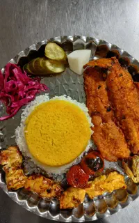 نیرو خانم وآقا کاردرآشپزخانه