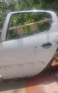 درب۲۰۶ سمت چپ سفید عقب و جلو کامل
