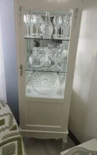 ویترین چوبی سفید