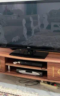 تلوزیون ال سی دی۴۲اینچ ال جی بهمراه میز تلوزیون