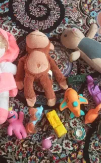 تعدادی اسباب بازی بچه