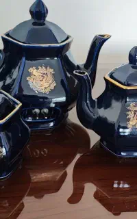 قوری برقی چینی ویک عدد قوری کوچک وقندان اصیل وسیک