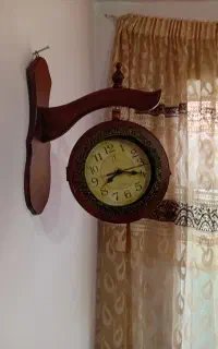 ساعت دیواری دو طرفه