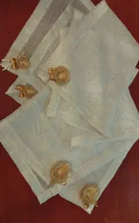 ست ۴ تکه رومیز کرم طلایی کد ۹۴