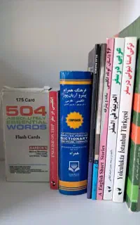 کتاب های انگلیسی بهمراه دو جلد کتاب ترکی و عربی