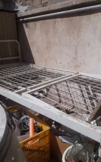 تخت فلزی