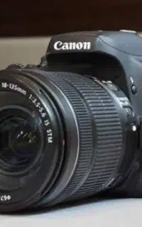 دوربین کنون 750d با لنز هجده صدوسی و پنج