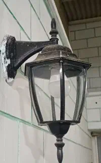 چراغ آهنی دیواری