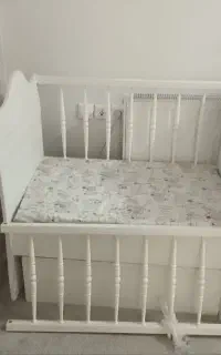 تخت کنار مادر