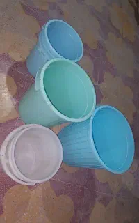 فروش تعدادی سطل پلاستیکی
