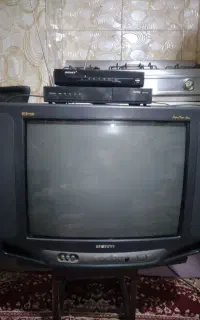 تلویزیون ۲۱ اینچ و دو دستگاه دیجیتال
